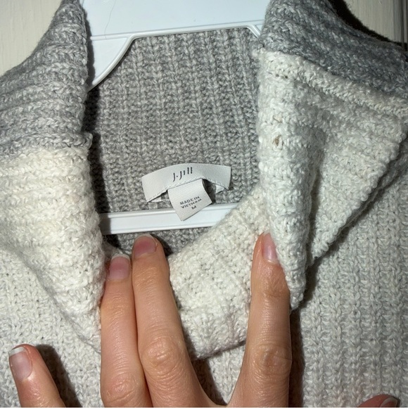 J. Jill Two-Tone Light and Dark Gray Ribbed Turtleneck Sweater - Picture 4 of 8